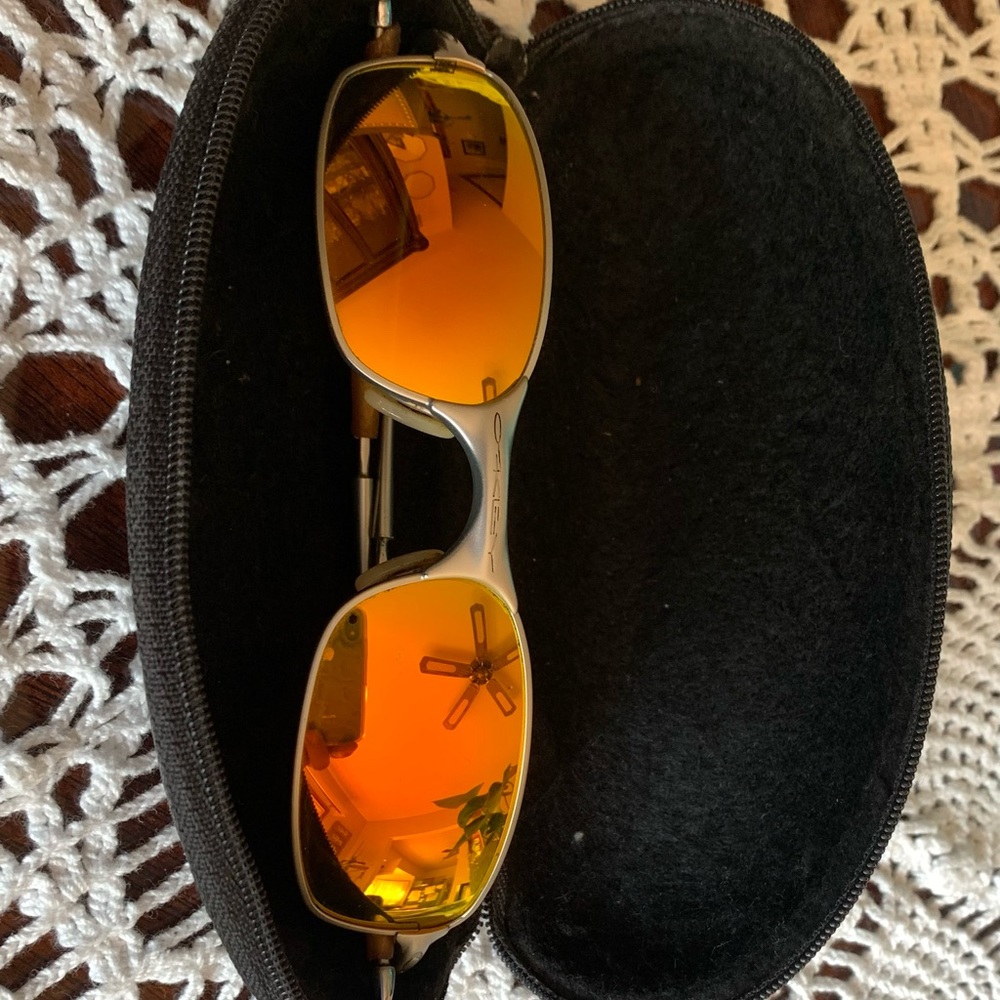 Oakley original glass slightly used but nothing broken.